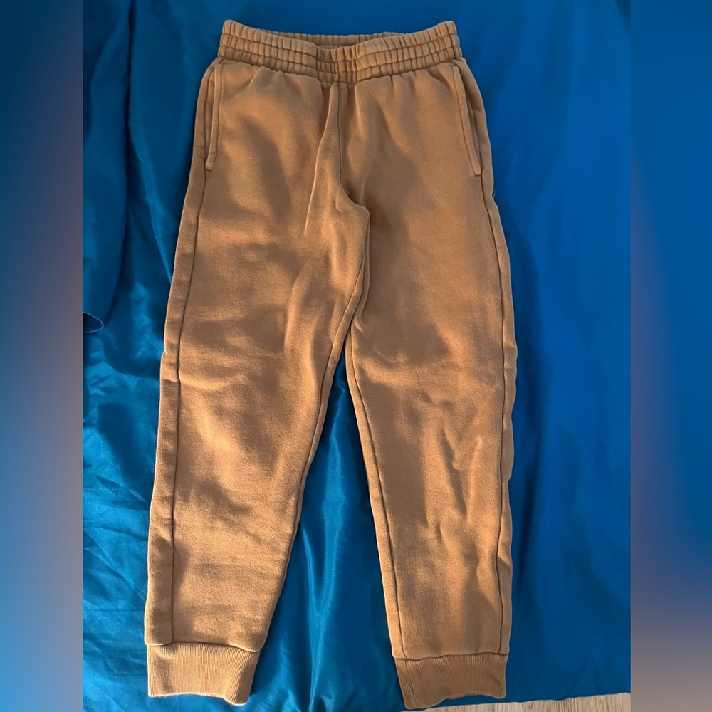 Brown Carhartt sweatpants with Logo on the side.